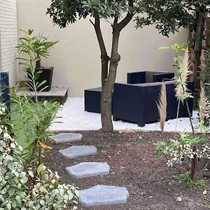 https://studio-equipe-en-rez-de-jardin.hotels-rhonealpes.com