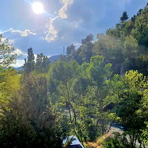 https://charmant-studio-vue-montagne.fr-provencehotel.com